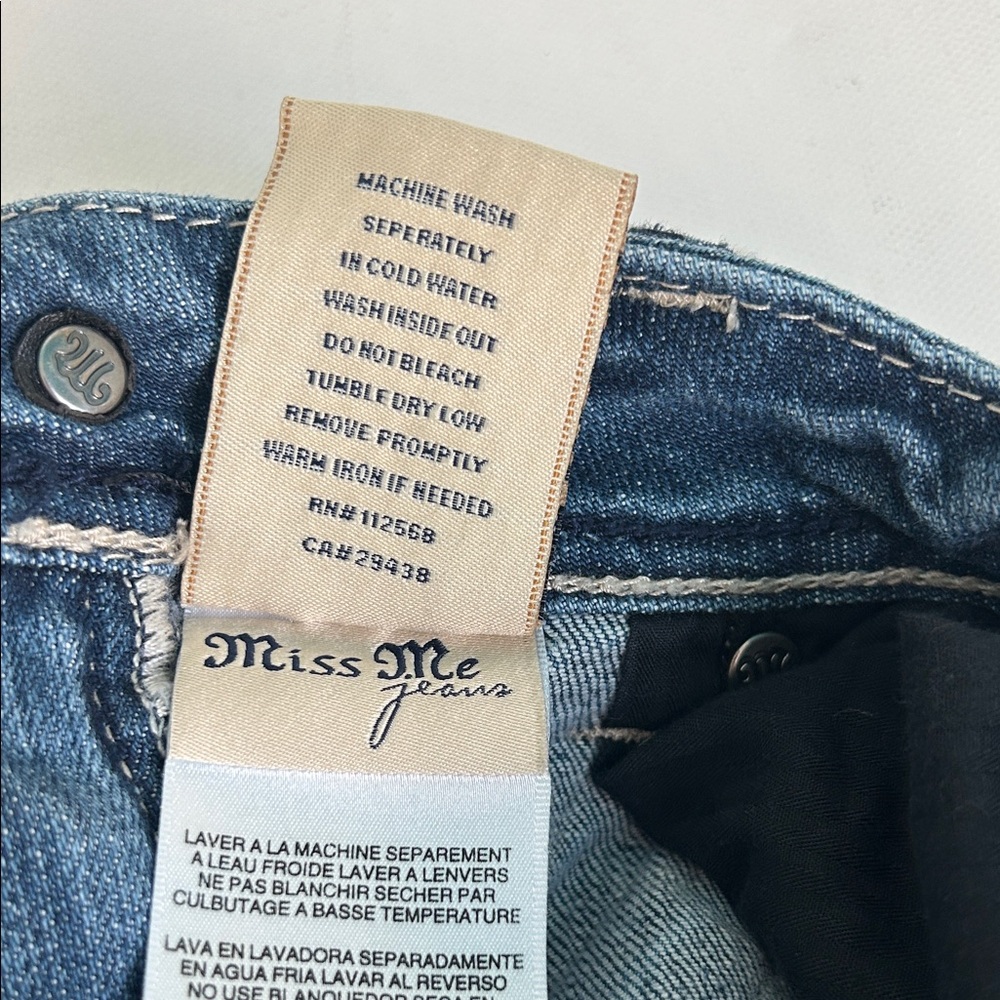 Miss Me Capri Jeans Women’s 28 Embroidered, Embellished Blue Jeans - Picture 13 of 16